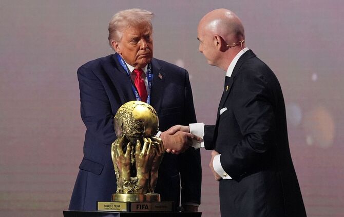 Donald Trump (l) und Gianni Infantino