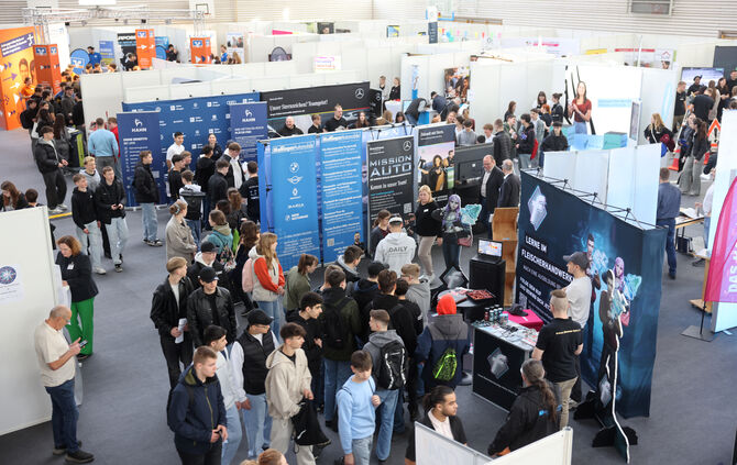 Das war die Ausbildungsmesse Fokus Beruf im vergangenen Jahr: Es war ganz schön was los rund um die Stände. Und das Angebot war