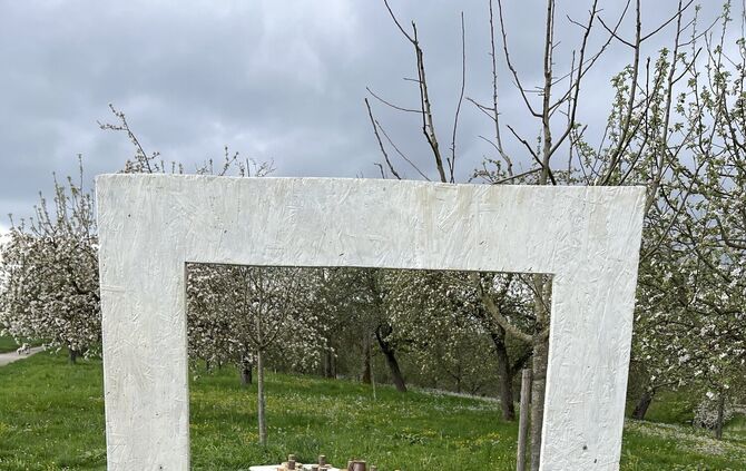 Infotafel zum Osterweg der evangelischen Kirchengemeinde Sachsenweiler-Steinbach.