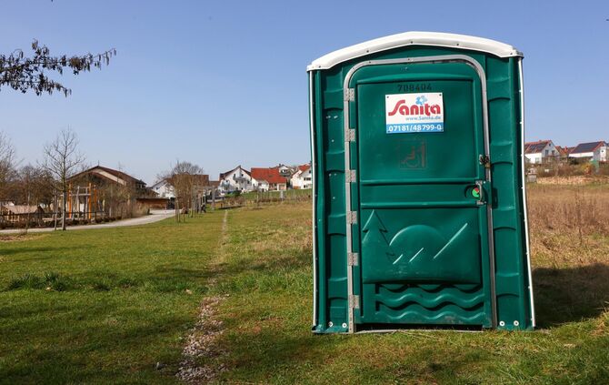 Das neue Toilettenhäuschen ist am Bürgerpark aufgestellt worden.