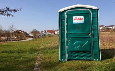 Das neue Toilettenhäuschen ist am Bürgerpark aufgestellt worden.