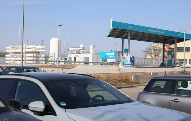 An der Wasserstoff-Tankstelle in Waiblingen (im Bild) können künftig Busse, Lkw und auch Autos tanken. Letztere gibt es aber kau