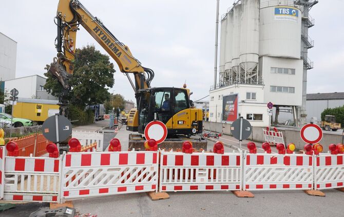 Die Stuttgarter Straße war zwischen der Baumwasenstraße und der Zufahrt zum Toom-Baumarkt voll gesperrt. Jetzt folgt der zweite
