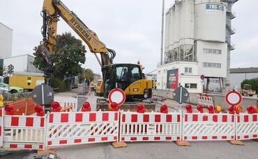 Die Stuttgarter Straße war zwischen der Baumwasenstraße und der Zufahrt zum Toom-Baumarkt voll gesperrt. Jetzt folgt der zweite 