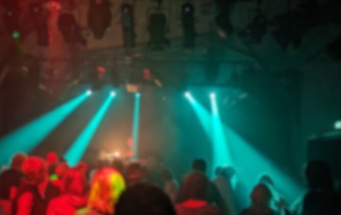 DJ Andy legt auf bei der Retro-Kult-Party im Kulturhaus Schwanen Waiblingen.