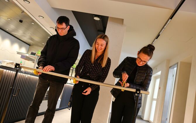 Standesgemäß: Zur Eröffnung der Rems-Kantine wurde nicht ein Band, sondern ein Rohr durchtrennt.