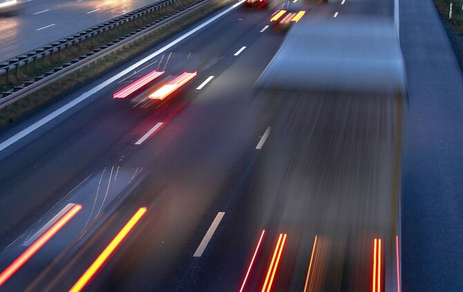 Schwere Nutzfahrzeuge machen nach Angaben der Kommission mehr als 6 Prozent der gesamten Treibhausgasemissionen der EU aus. (Sym