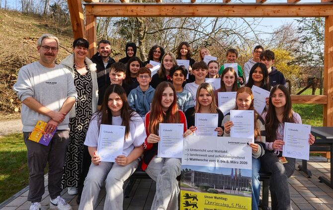 „Das ist eine sehr engagierte Klasse“, sagt Lehrer Sascha Meyer (links) über die 7c am Schulzentrum.