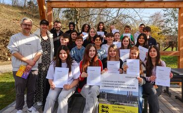 „Das ist eine sehr engagierte Klasse“, sagt Lehrer Sascha Meyer (links) über die 7c am Schulzentrum.