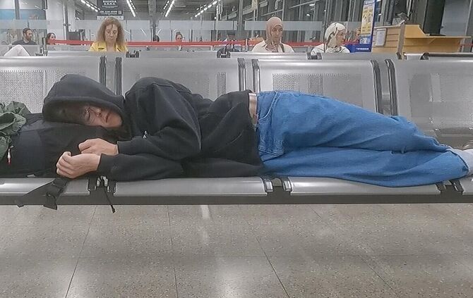 Auf der abteuerlichen Reise hat Jamin Raichle (19) unter anderem auf einem Flughafen übernachtet.