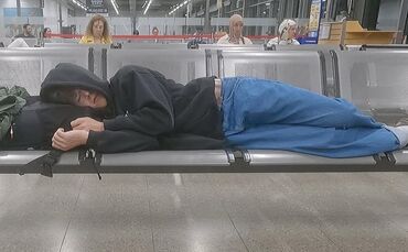 Auf der abteuerlichen Reise hat Jamin Raichle (19) unter anderem auf einem Flughafen übernachtet.