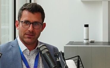 Heizungsexperte Jörg Gamperling, hier bei der Aufnahme seines Heizungspodcasts "Frei von Grobstrick".