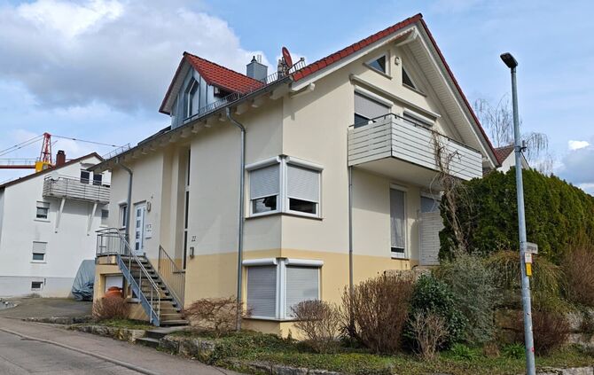 Die Gemeinde Urbach verkauft ein großzügiges Einfamilienhaus.