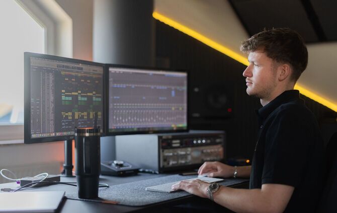 Julian Sommer in seinem Tonstudio