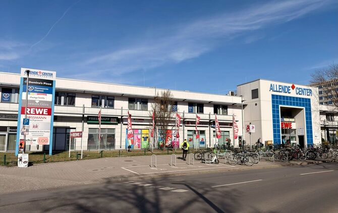 Wildschwein in Einkaufszentrum in Berlin-Köpenick