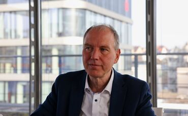 Uwe Burkert, der Vorstandsvorsitzende der Kreissparkasse Waiblingen, mahnt dringend: Lieber erst beim Berater oder bei der Berat