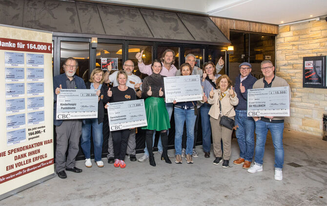 Symbolische Spendenscheck-Übergabe beim CBC in Fellbach.