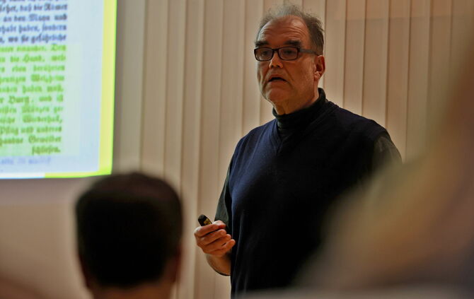 Der archäologische Vortrag von Dr. Thiel zeigt: Es liegen noch Fragen, Rätsel und Antworten im Welzheimer Untergrund.