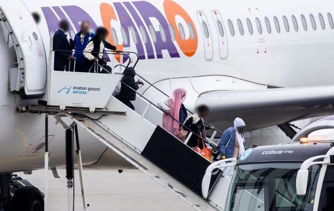 EU-Resettlement-Flug aus Kairo in Hannover gelandet