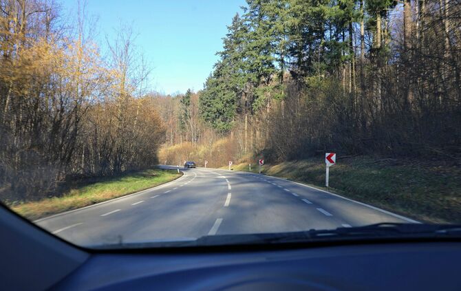 Auf der Strecke "Alte B14" zwischen Winnenden und Schwaikheim gibt's einen Schutzstreifen für Radler. Und einen Mittelstreifen.