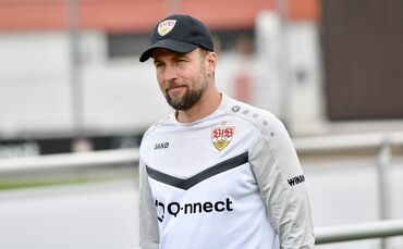 VfB-Trainer Sebastian Hoeneß will gegen Leipzig gewinnen.