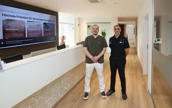 Inhaber der neuen Hausarztpraxis in Waiblingen: Khalil Saleh Mohammad Khalil (links) und Dr. med. Ashraf Noman.