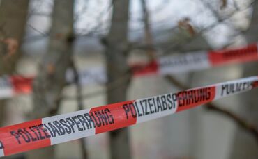 Bei dem Toten fanden die Beamten einen Ausweis. (Symbolbild)