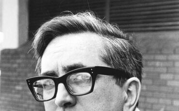 Der britische Autor Len Deighton war vor allem für seine Spionagethriller bekannt, schrieb aber auch Kochbücher. (Archivbild)