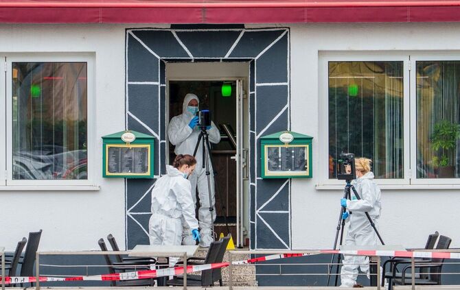 Fahnder sichern Spuren.