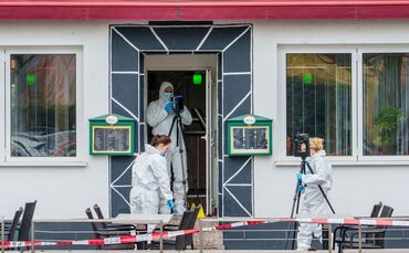 Fahnder sichern Spuren.