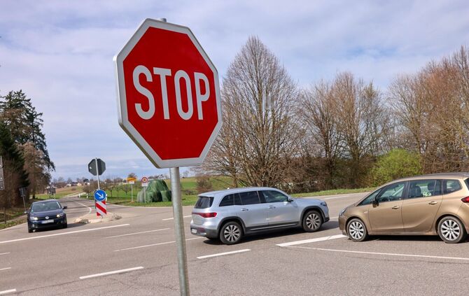 Die Stopp-Schilder an der Goldboden-Kreuzung wurden wegen der Unfallzahlen aufgestellt.