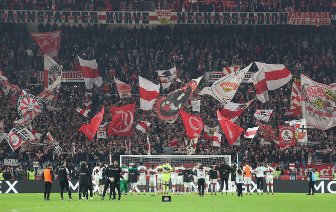 Die VfB-Profis bedanken sich für die Unterstützung ihrer zahlreichen Fans und Mitglieder.