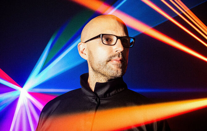 Elektronik-Romantiker Schiller präsentiert seine Euphoria Tour am 11. Mai in der Porsche Arena.