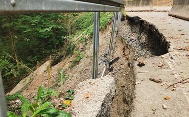 Beim Hochwasser im Juni 2024 wurde die Kreisstraße stark beschädigt. (Archivbild)