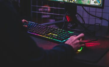 Hendrik, Leiter einer Selbsthilfegruppe für Mediensucht in Stuttgart, teilt seine Erfahrungen mit Mediensucht.