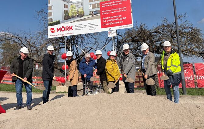 Feierlicher Spatenstich für die Tulpenstraße. Von links: Marcus Kessler (Stadtplanungsamt Kernen), Dennis Folk (Technischer Beig