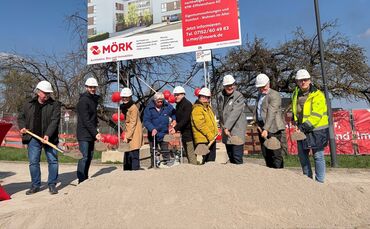 Feierlicher Spatenstich für die Tulpenstraße. Von links: Marcus Kessler (Stadtplanungsamt Kernen), Dennis Folk (Technischer Beig