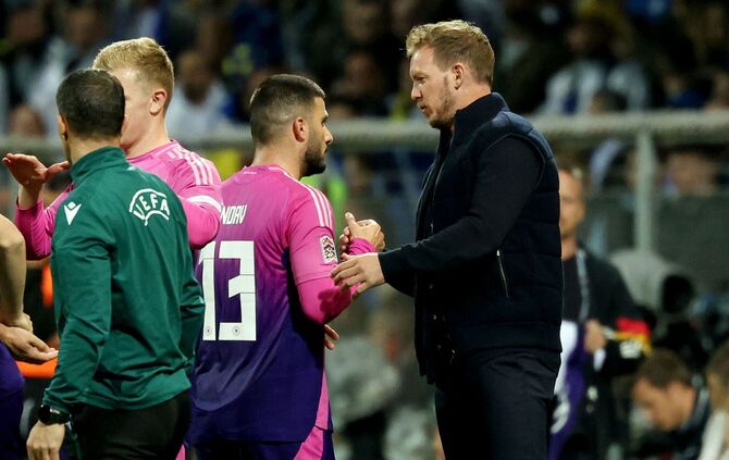 Julian Nagelsmann (r) und Deniz Undav