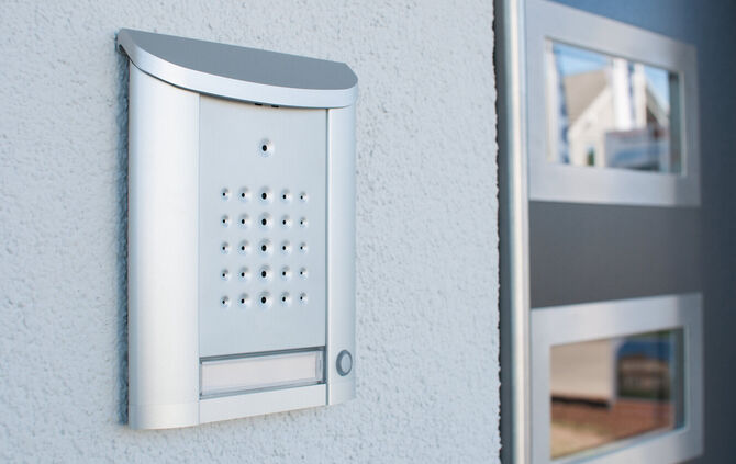 Zurzeit klingelt es in Waiblingen häufiger an der Tür (Symbolfoto): Es geht um Glasfaser.