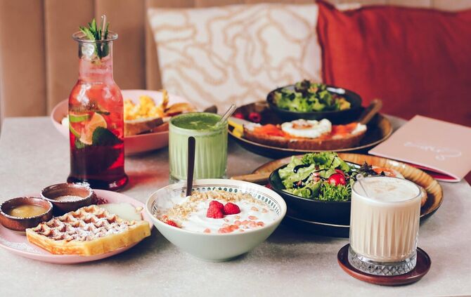 Waffeln, Rührei, Matcha Latte und vieles mehr, gibt es im Erwins.