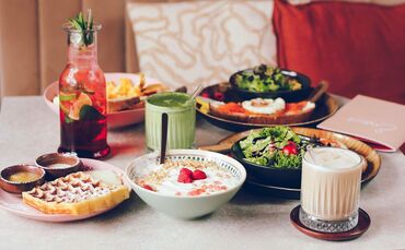 Waffeln, Rührei, Matcha Latte und vieles mehr, gibt es im Erwins.