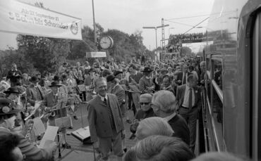 Damals machte die S-Bahn noch ungetrübt Freude: Unfassbarer Andrang bei der Jungfernfahrt der S2 von Schorndorf nach Waiblingen 