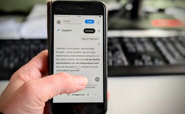 Eine Antwort auf alle Fragen: Das versprechen sich viele inzwischen von KI-Anwendungen.