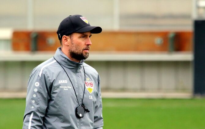 Sebastian Hoeneß muss auf Jamie Leweling verzichten.