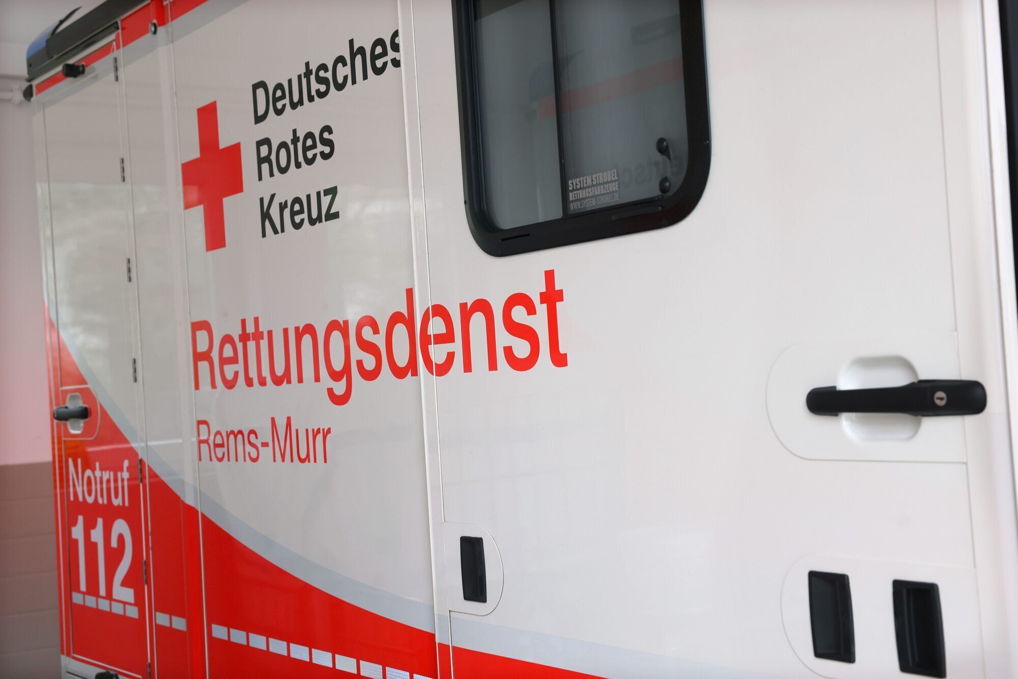 Motorcyclist seriously injured after collision with guardrail in ...