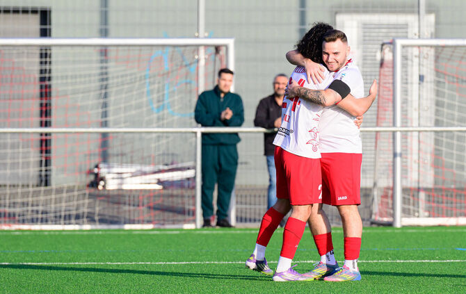 Beste Gemütslage beim SV Fellbach: Für Patrick Fossi (rechts) und Mert Ali Icmez läuft es derzeit rund.