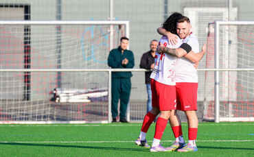 Beste Gemütslage beim SV Fellbach: Für Patrick Fossi (rechts) und Mert Ali Icmez läuft es derzeit rund.