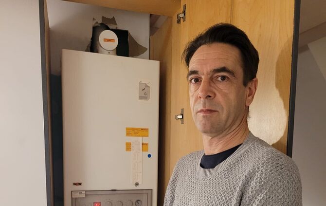 Kay-Uwe Franck, hier im Heizungsraum seines neuen Hauses, wohnte bis Oktober in Waiblingen.