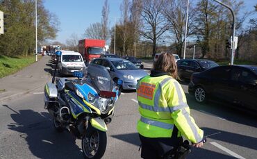 Die Polizei musste den Verkehr regeln.
