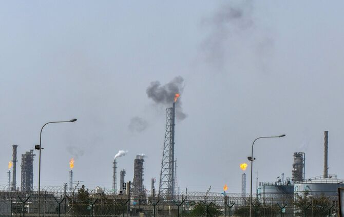 Iran-Krieg - Ölraffinerie in Kuwait